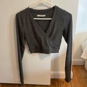 Abercrombie & Fitch gray cropped ribbed long sleeve top with cross over detail